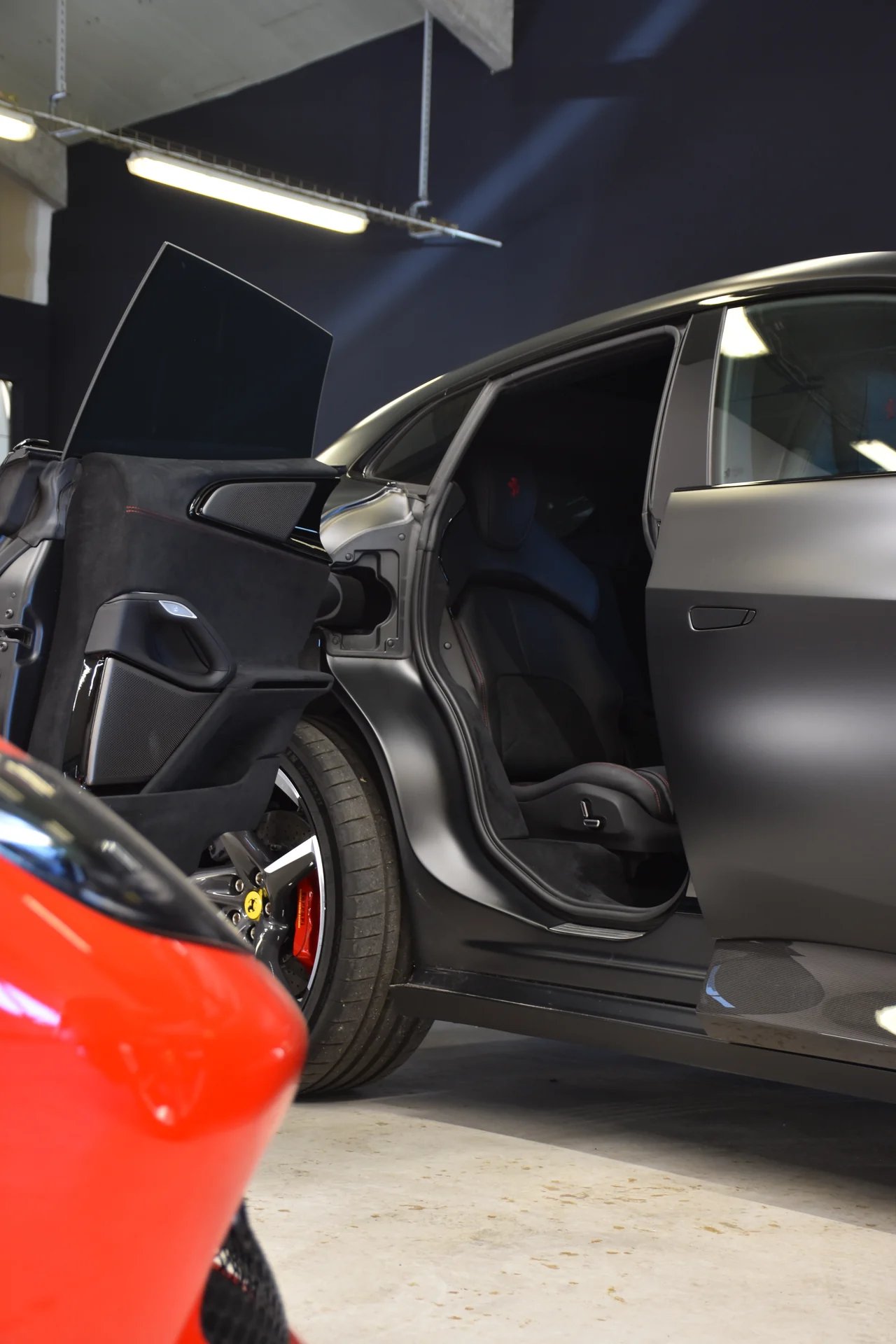 Ferrari · Détail automobile issu du parcours de l’atelier