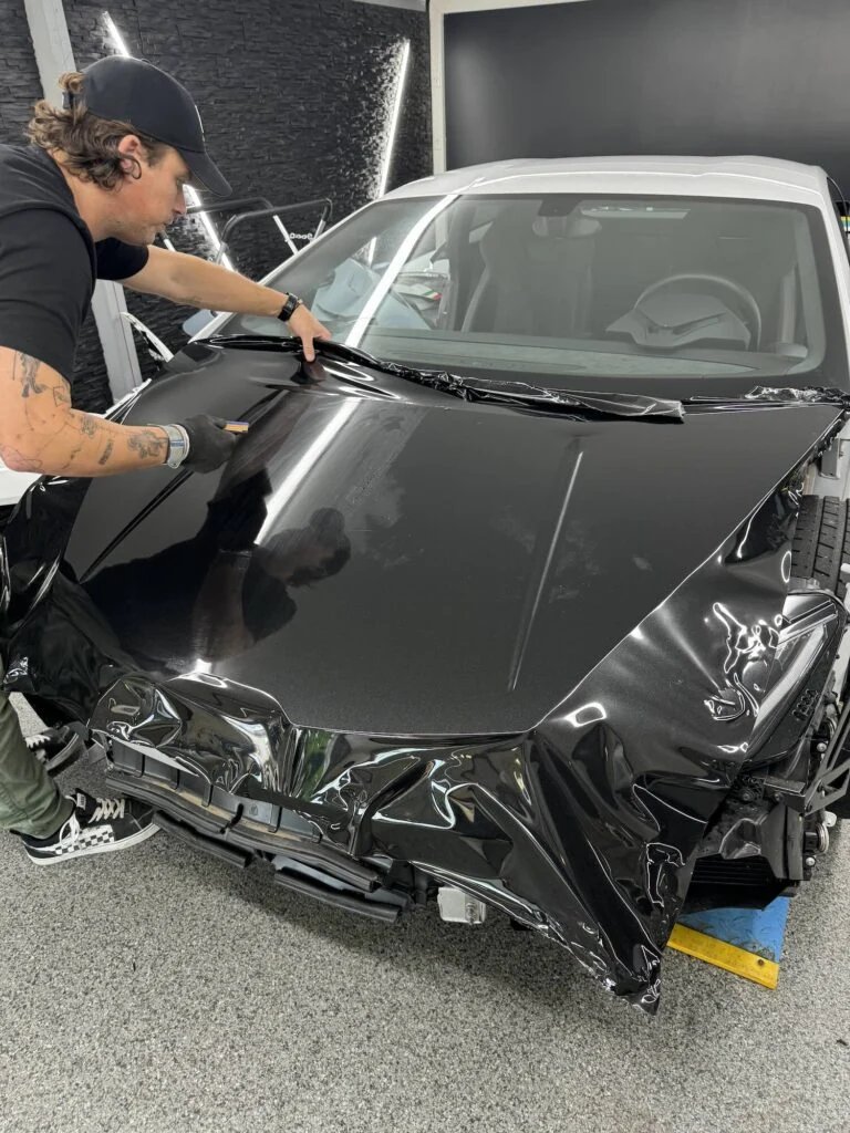 Détail de l’univers automobile de l’atelier